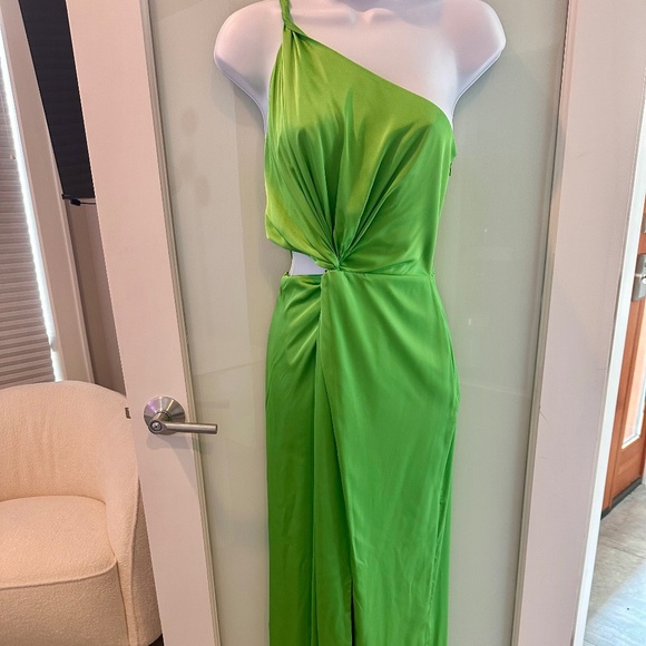 New w/Tags!! Amur Deena One Shoulder Gown in Green Daylily, size 4 - Picture 7 of 16
